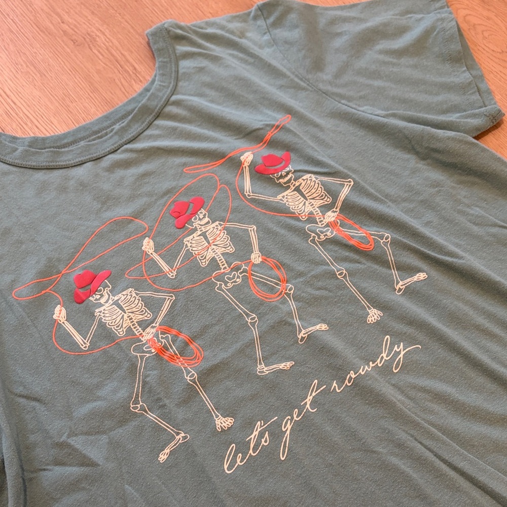 XL Zoe + Liv Let’s Get Rowdy Skeletons T-Shirt - Picture 3 of 4